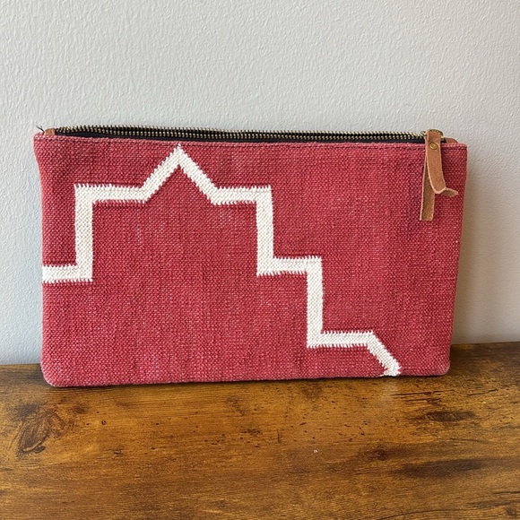 Red and White Geometric Clutch - Picture 3 of 6